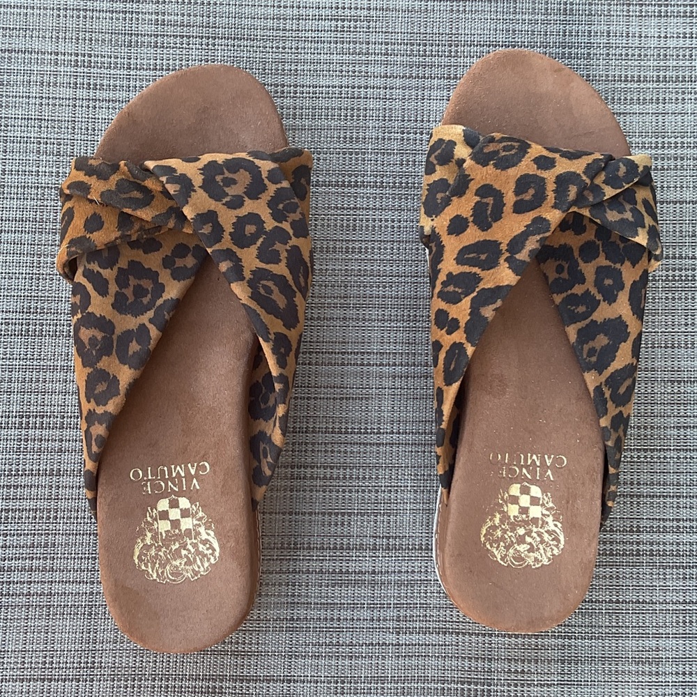 Vince Camuto Flat Form Slip OnTwisted Strap Sandal In Animal Print Size 6.5”